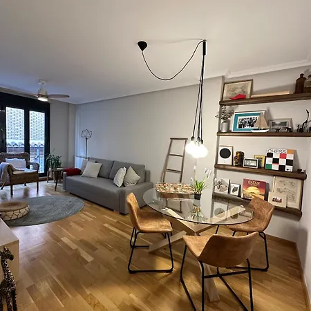 Moderno En El Corazon De Con Posibilidad De 2 Garajes Apartment