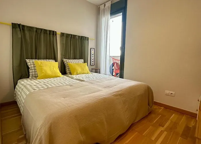 Moderno En El Corazon De Con Posibilidad De 2 Garajes Apartment